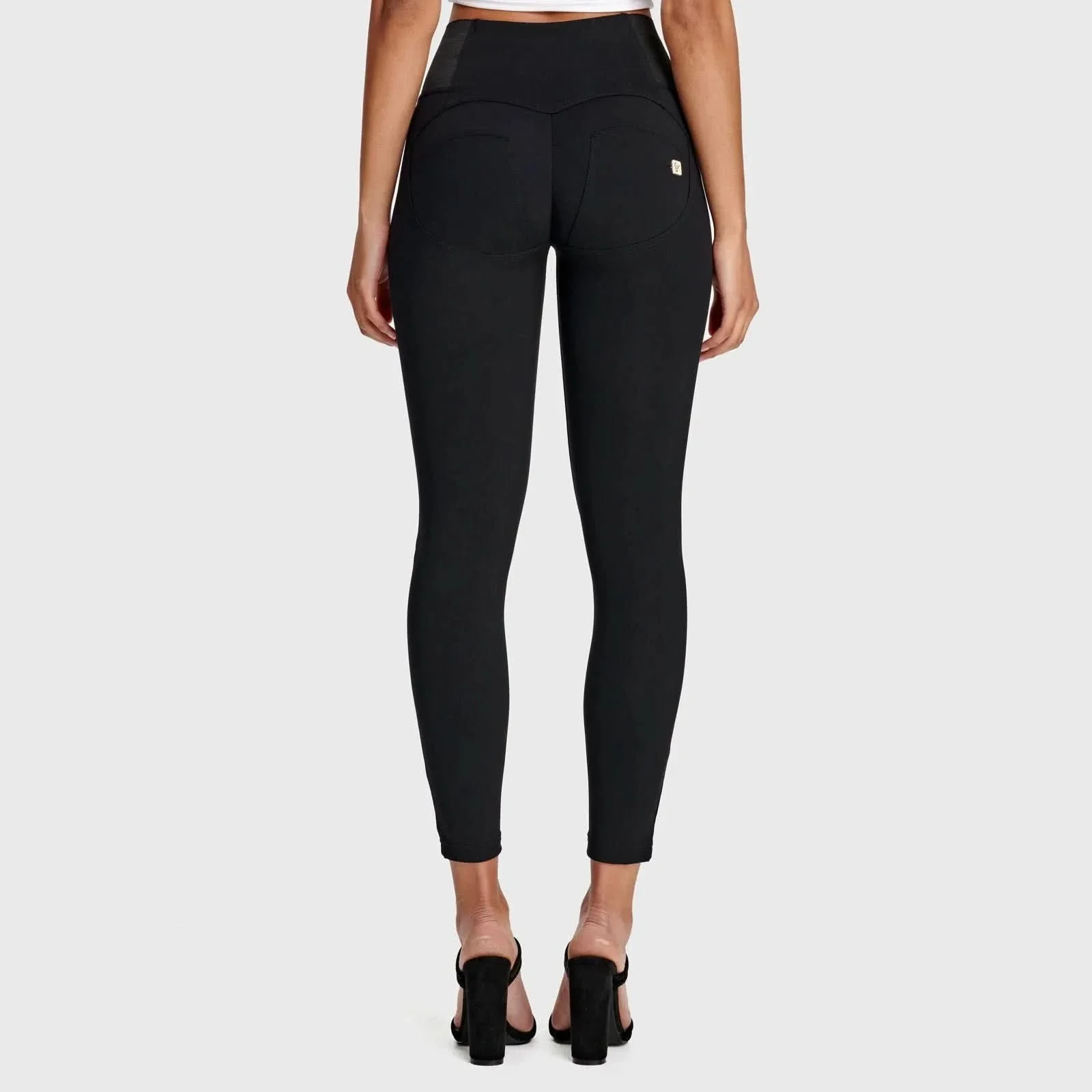WRUP Diwo Pro Classic - High Waisted - 7/8 Length - Black - Image 3