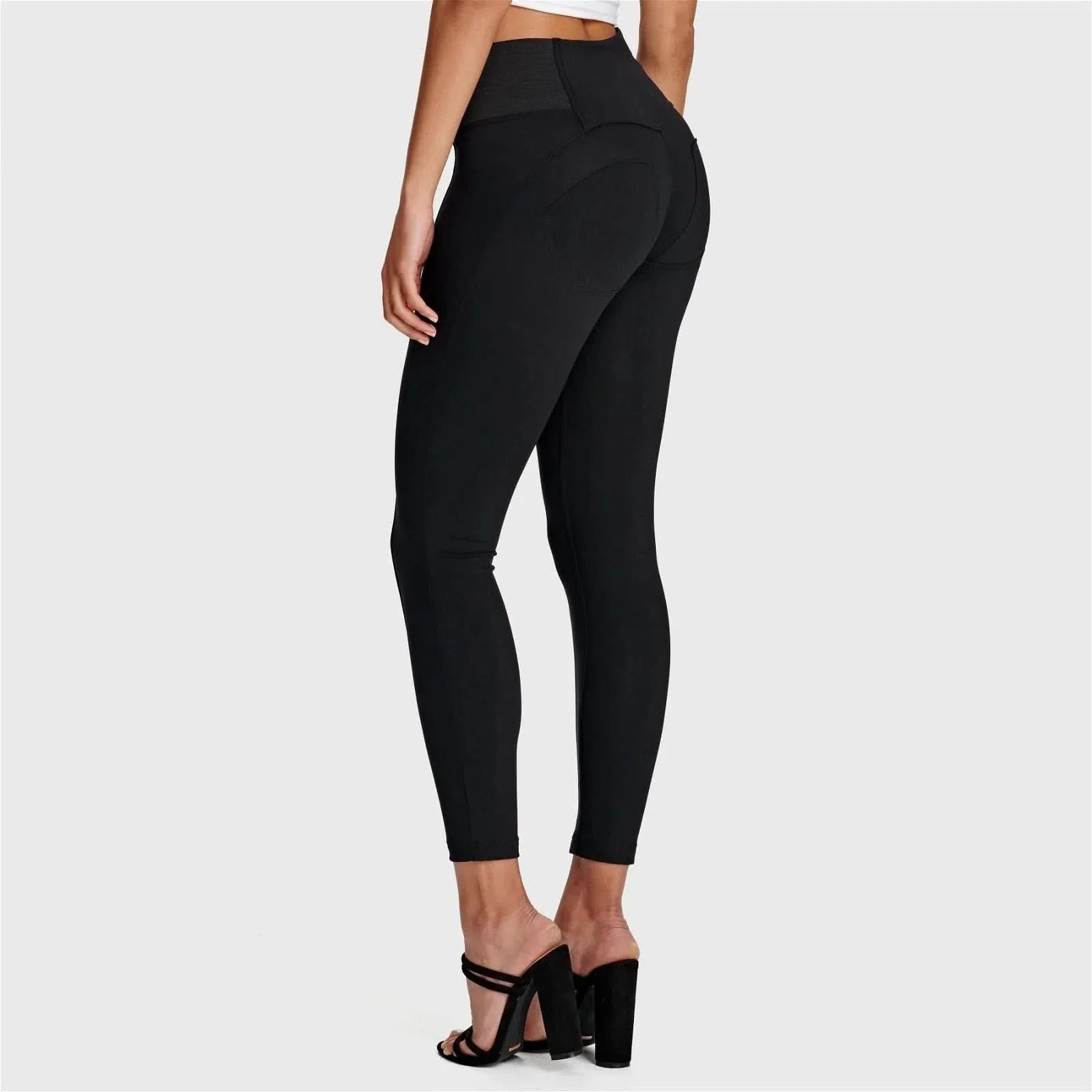 WRUP Diwo Pro Classic - High Waisted - 7/8 Length - Black - Image 4