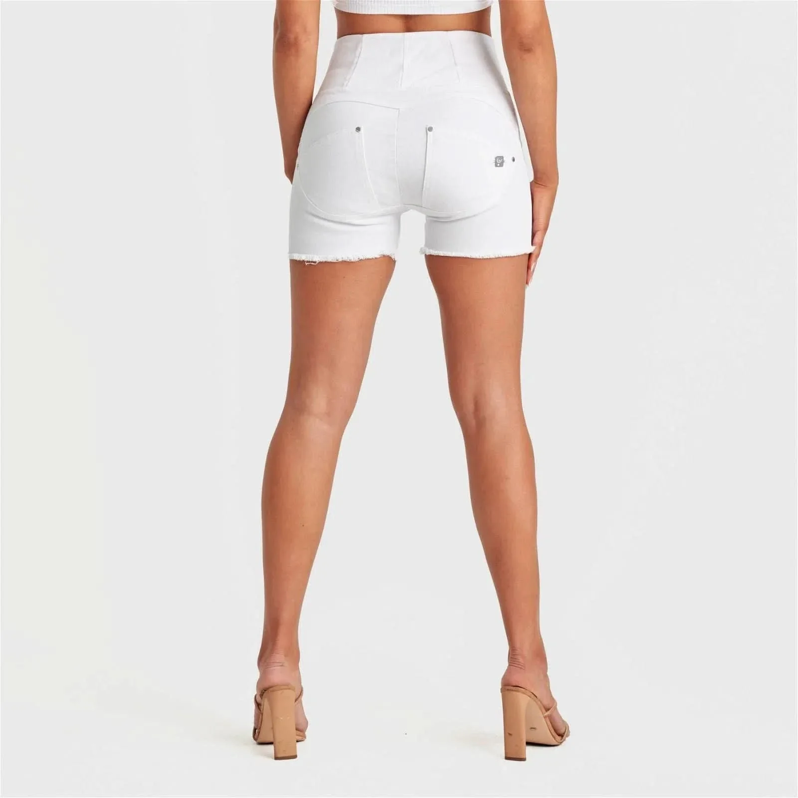 WRUP SNUG Jeans - High Waisted - Shorts - White - Image 10